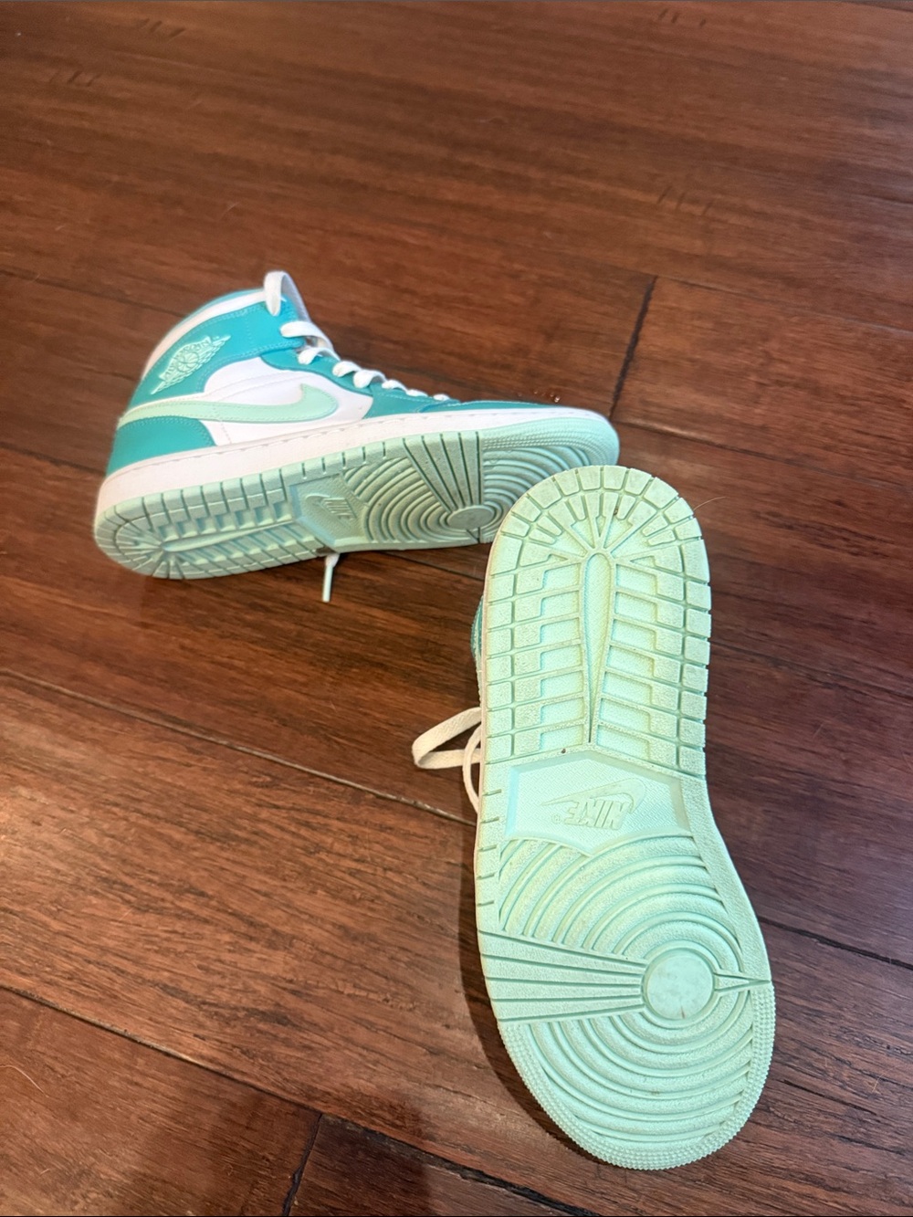 Nike Air Jordan 1 Mid Sneakers in Teal & White - Picture 2 of 3